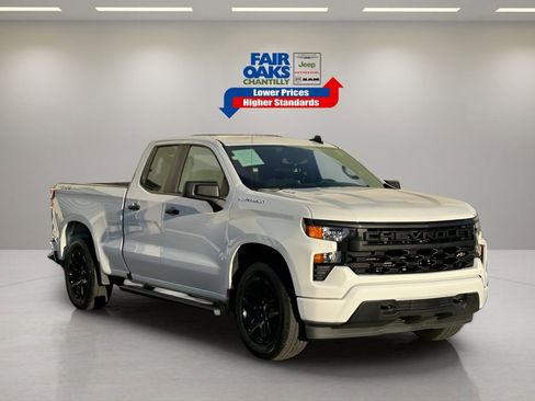 Used 2025 Chevrolet Silverado 1500 Custom image 1
