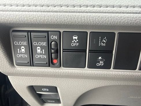 Used 2019 Honda Odyssey EX image 9