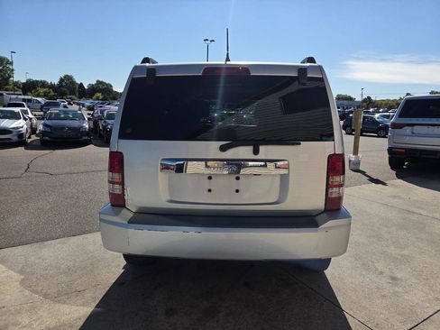 Used 2011 Jeep Liberty Limited Jet AWD/4WD image 6