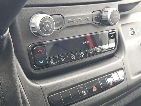 Used 2025 RAM ProMaster 2500 w/ Convenience Group image 14