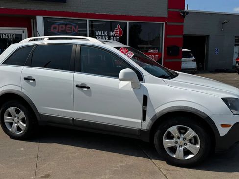 Used 2015 Chevrolet Captiva Sport LS FWD image 3