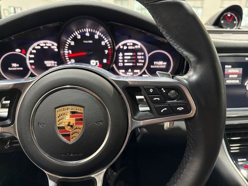 Used 2018 Porsche Panamera RWD image 72