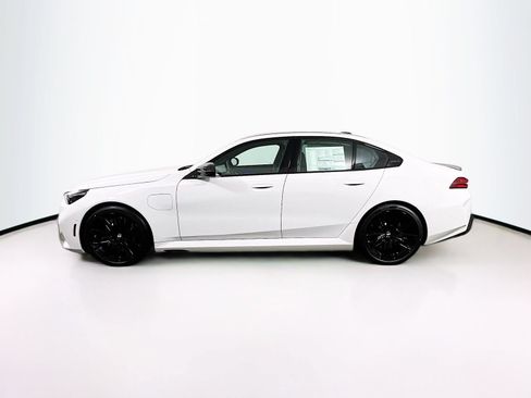 Used 2026 BMW M5 w/ Carbon Package AWD/4WD image 4
