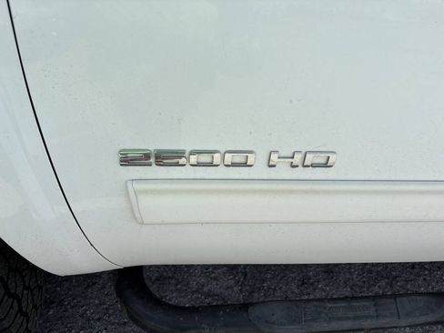 Used 2011 Chevrolet Silverado 2500 LT w/ Interior Plus Package AWD/4WD image 18