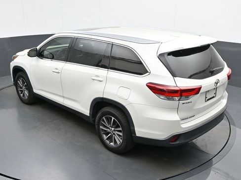 Used 2019 Toyota Highlander XLE image 28