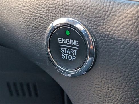 Certified 2023 Ford Edge SE w/ Black Appearance Package image 16