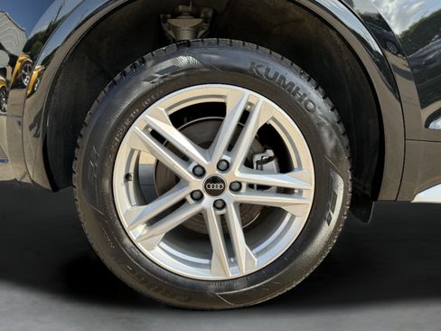 Used 2024 Audi Q5 e Premium w/ Convenience Package image 11