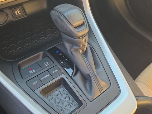 Used 2025 Toyota RAV4 LE FWD image 20