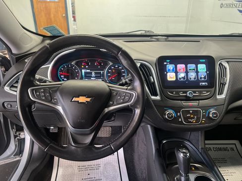 Used 2018 Chevrolet Malibu LT w/ Driver Confidence Package FWD image 20