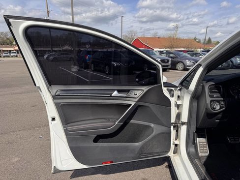 Used 2015 Volkswagen GTI SE image 12