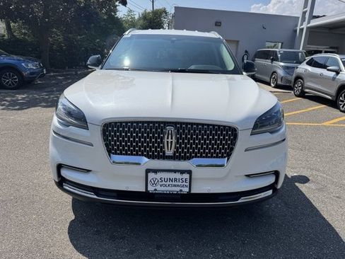 Used 2023 Lincoln Aviator AWD w/ Elements Package image 2