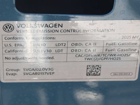Used 2025 Volkswagen Tiguan SE AWD/4WD image 13