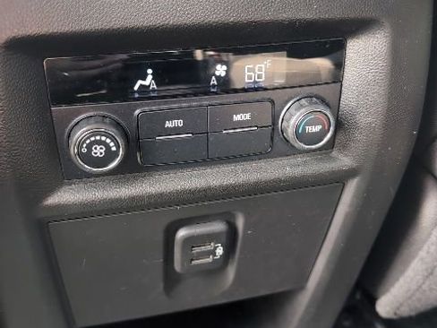 Used 2021 Chevrolet Traverse LT FWD image 13