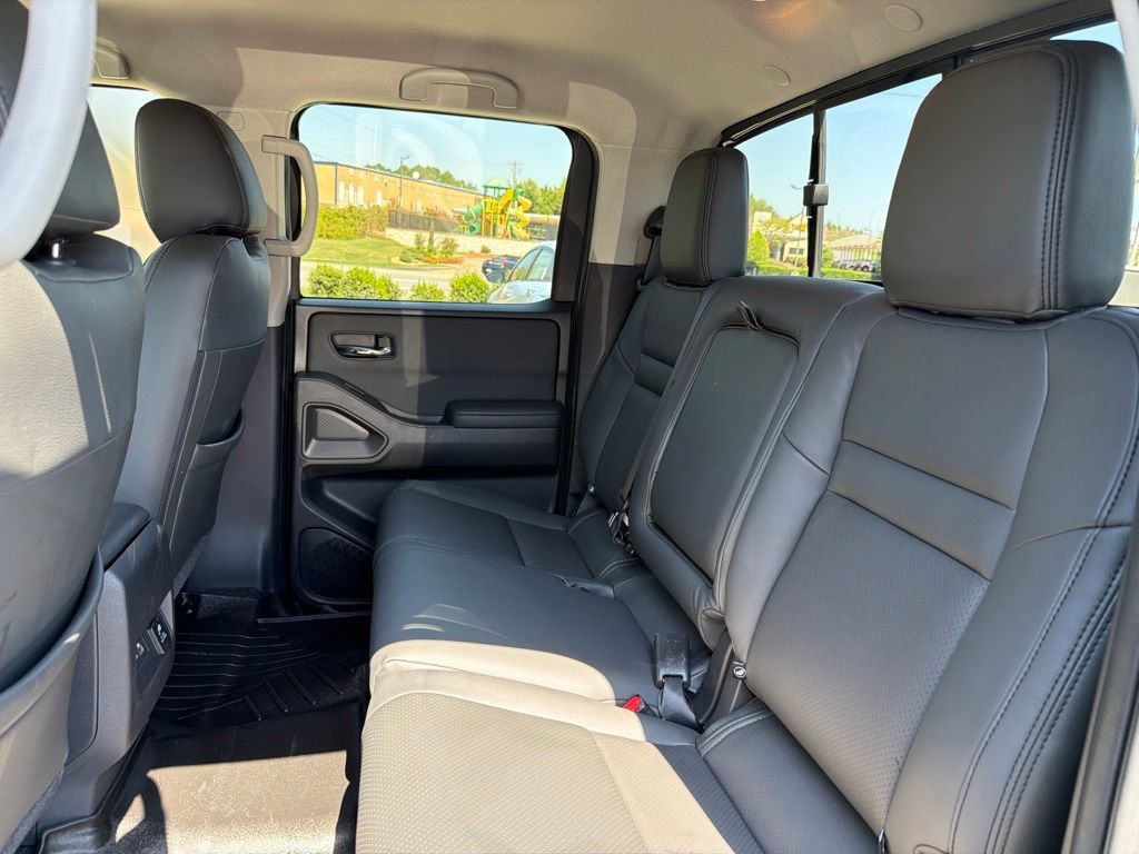 Used 2022 Nissan Frontier SV AWD/4WD image 29