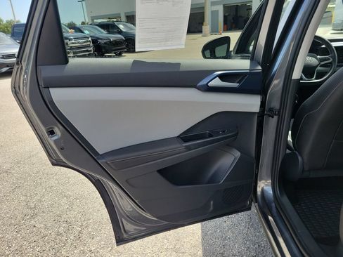 Certified 2024 Volkswagen Taos SE w/ Panoramic Sunroof Package FWD image 16