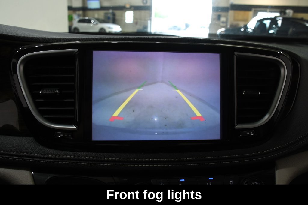Used 2024 Chrysler Pacifica Limited FWD image 20