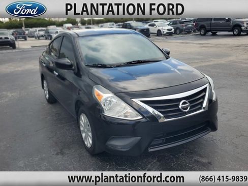 Used 2017 Nissan Versa SV FWD image 1