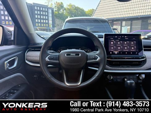 Used 2022 Jeep Compass Latitude AWD/4WD image 34