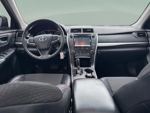 Used 2016 Toyota Camry SE w/ Moonroof Package image 10