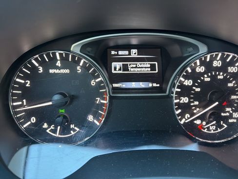 Used 2018 Nissan Pathfinder Platinum image 11