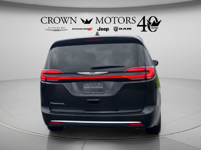 Used 2025 Chrysler Pacifica Select FWD image 6