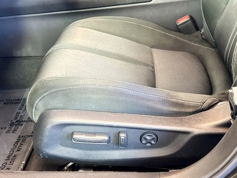 Used 2018 Honda Accord EX image 17