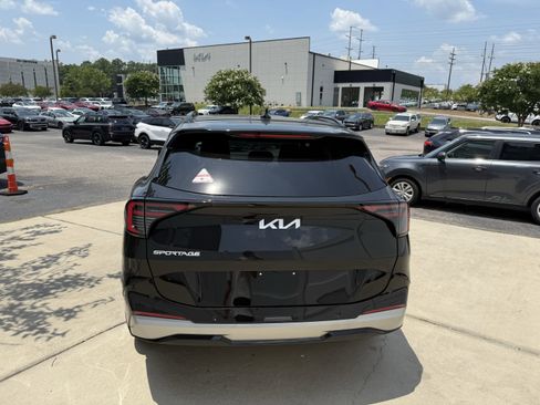 New 2026 Kia Sportage SX image 4