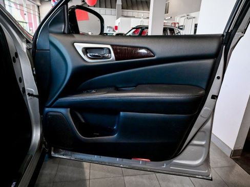Used 2014 Nissan Pathfinder SL w/ SL Tech Package AWD/4WD image 28