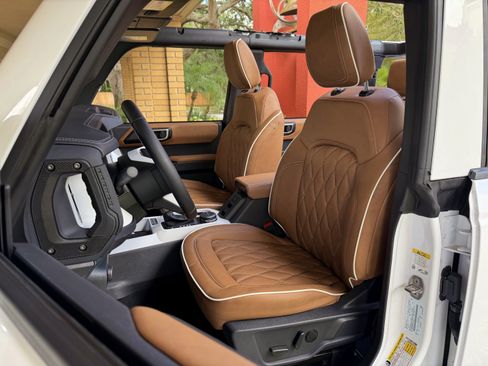 Used 2025 Ford Bronco Outer Banks image 16