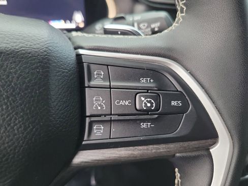 Used 2024 Jeep Grand Cherokee Limited image 6