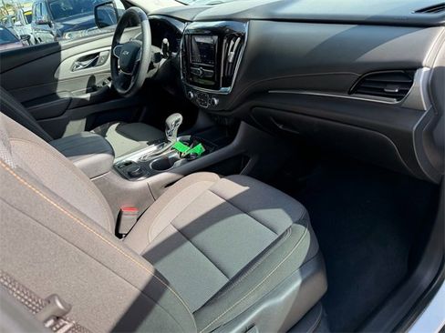 Used 2021 Chevrolet Traverse LT image 15