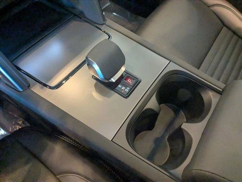 Used 2024 Land Rover Discovery Sport Dynamic SE image 13