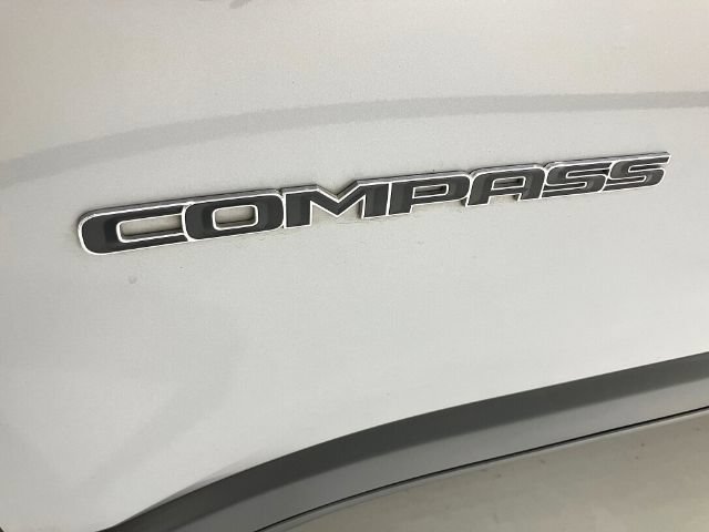Used 2018 Jeep Compass Limited w/ Navigation Group AWD/4WD image 19