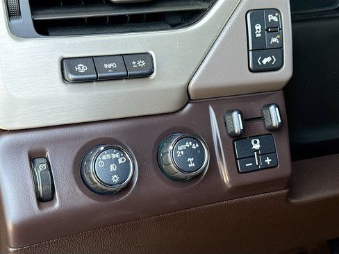 Used 2018 GMC Yukon Denali w/ Open Road Package AWD/4WD image 12