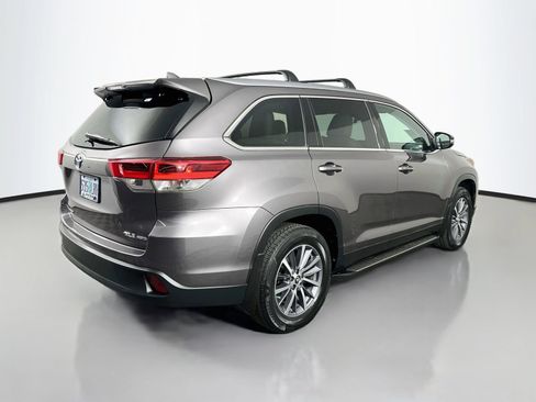 Used 2019 Toyota Highlander XLE AWD/4WD image 7