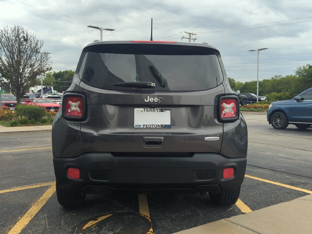 Used 2018 Jeep Renegade Latitude FWD image 4
