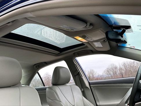 Used 2010 Toyota Camry XLE image 17