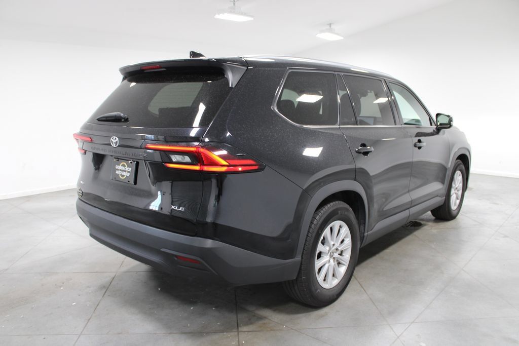 Used 2025 Toyota Grand Highlander AWD image 9