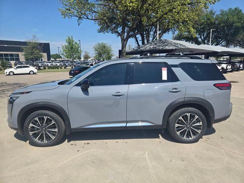New 2026 Nissan Pathfinder Platinum FWD image 2