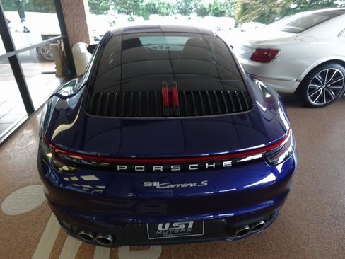 Used 2022 Porsche 911 Carrera S RWD image 3