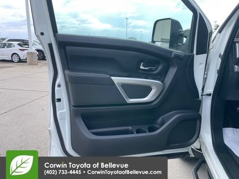 Used 2018 Nissan Titan PRO-4X w/ Pro-4x Convenience Package AWD/4WD image 18