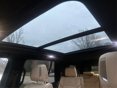 Used 2021 Cadillac Escalade Premium Luxury w/ Performance Package image 20