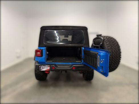 Used 2024 Jeep Wrangler Unlimited Rubicon AWD/4WD image 11