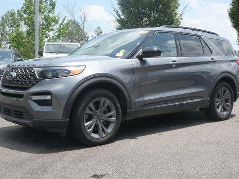 Used 2022 Ford Explorer XLT w/ Equipment Group 202A RWD image 5