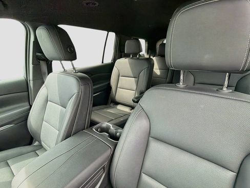 Used 2025 Chevrolet Traverse LT w/ Midnight/Sport Edition FWD image 11