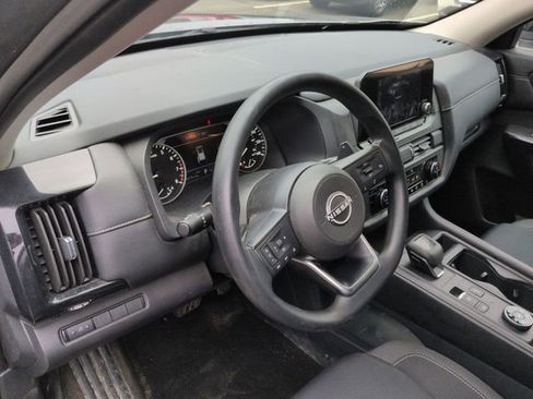 Used 2024 Nissan Pathfinder S image 8