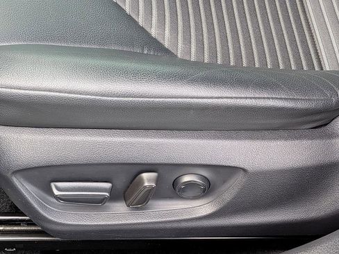 Used 2022 Toyota Camry SE w/ Convenience Package image 17