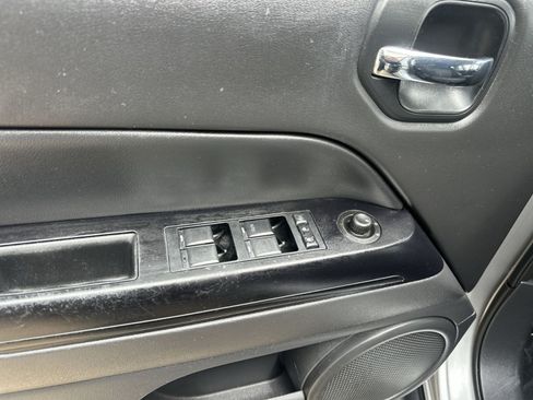Used 2014 Jeep Patriot Latitude w/ Sun/Sound Group AWD/4WD image 23