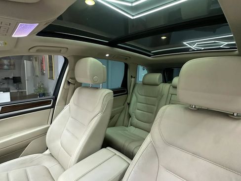 Used 2015 Volkswagen Touareg VR6 image 22