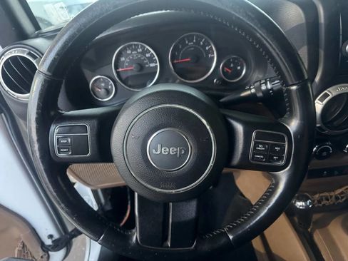 Used 2016 Jeep Wrangler Unlimited Rubicon w/ Max Tow Package image 12